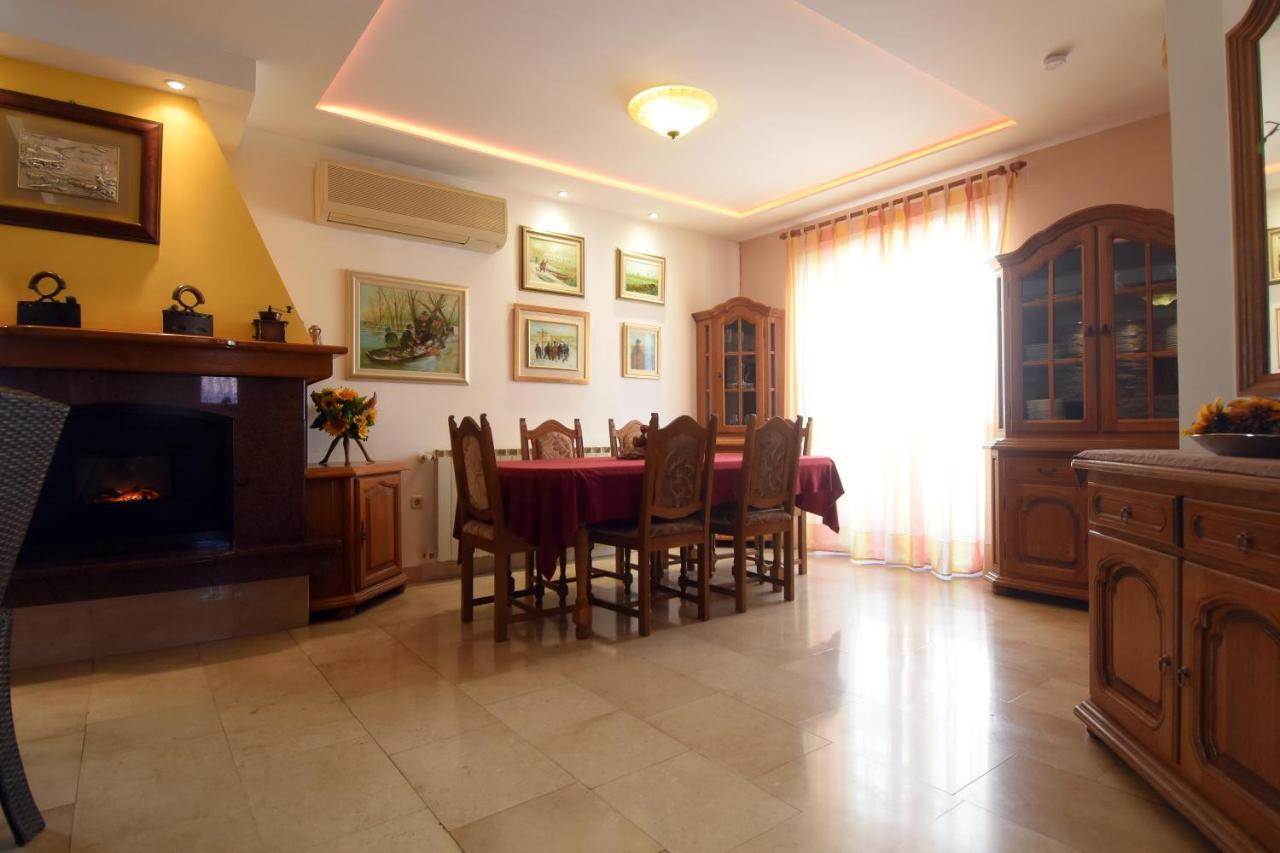 Gallery Premium 99 Near Ammphiteatre With Garage 5 Days And More Gratis Apartment Pula Exterior photo