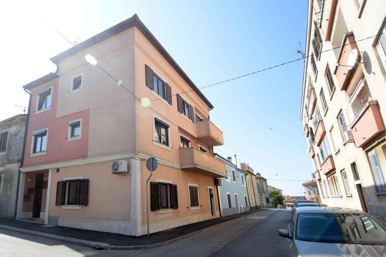 Gallery Premium 99 Near Ammphiteatre With Garage 5 Days And More Gratis Apartment Pula Exterior photo